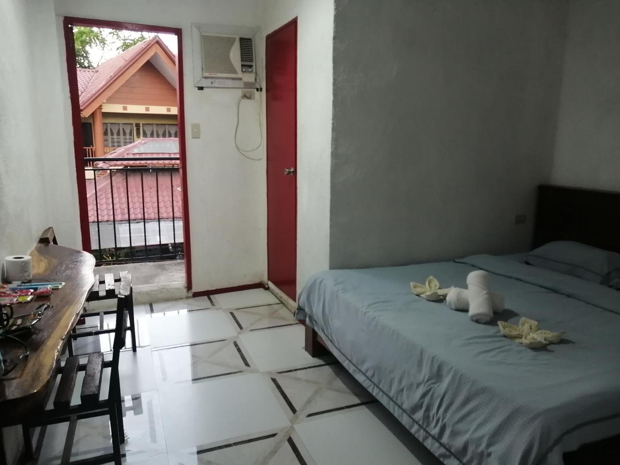 Panda Guest House Coron Exteriör bild